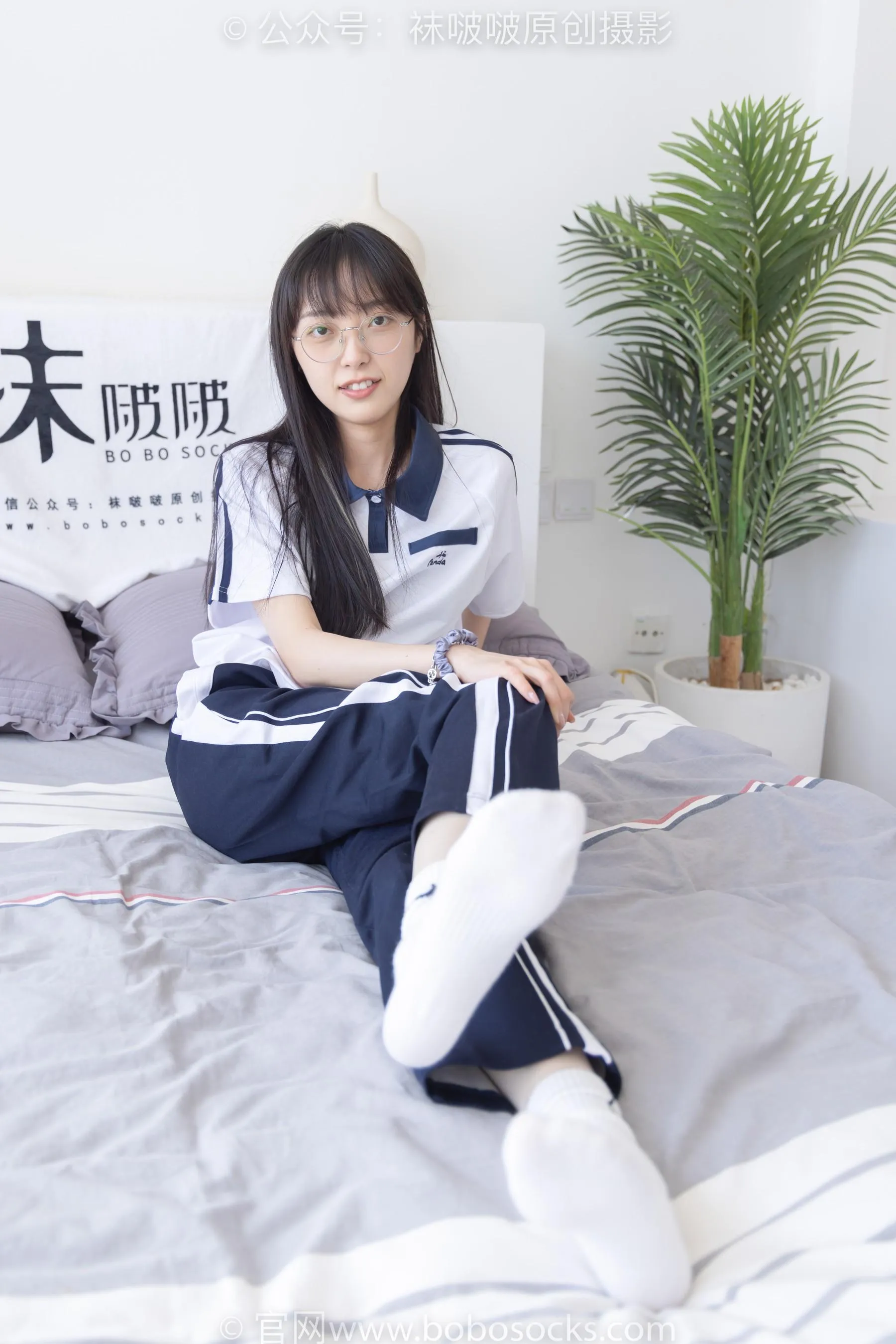 [BoBoSocks袜啵啵]NO.207 稚予-aj板鞋、白棉袜、油亮白丝、校服裤里丝 [87P]插图1